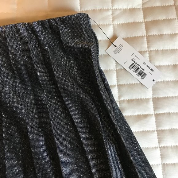 Metallic Pleated Skirt - Picture 13 of 13